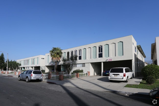 Building Photo - 1946-1954 Bedford St