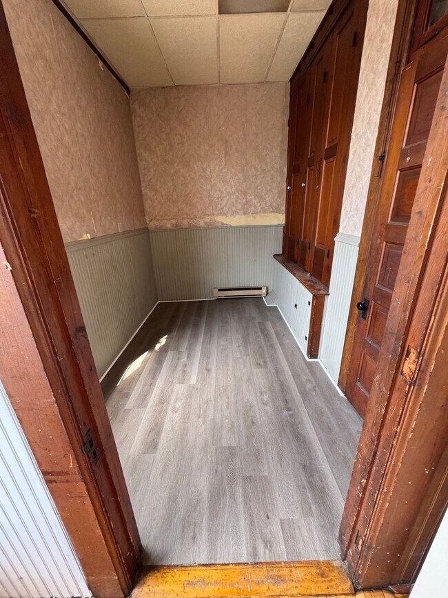 Building Photo - 302 N Washington St