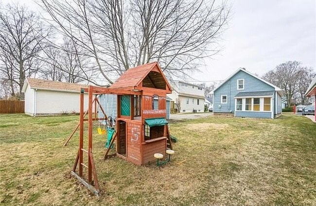 Building Photo - 374 Bennington Dr