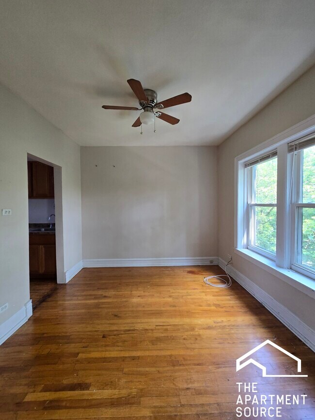 Building Photo - 1364 W Estes Ave