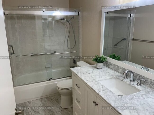 Building Photo - Single level condo in one of the nicest developments in Bennett Valley