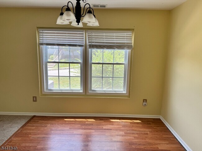 Building Photo - 705 Bryant Dr