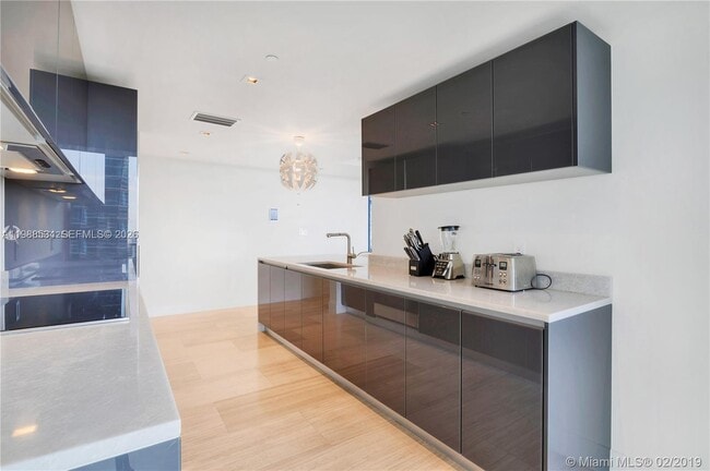 Building Photo - 1451 Brickell Ave