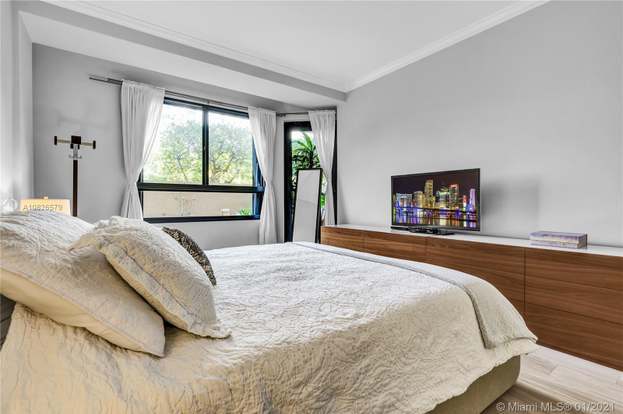 Building Photo - 251 Crandon Blvd