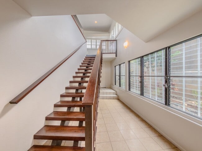 Building Photo - Quiet Neighborhood, Large 1bd/1ba, Lanikai...