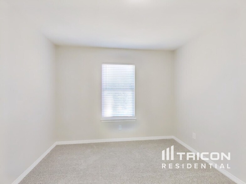 Building Photo - 21214 Peachvine Ln