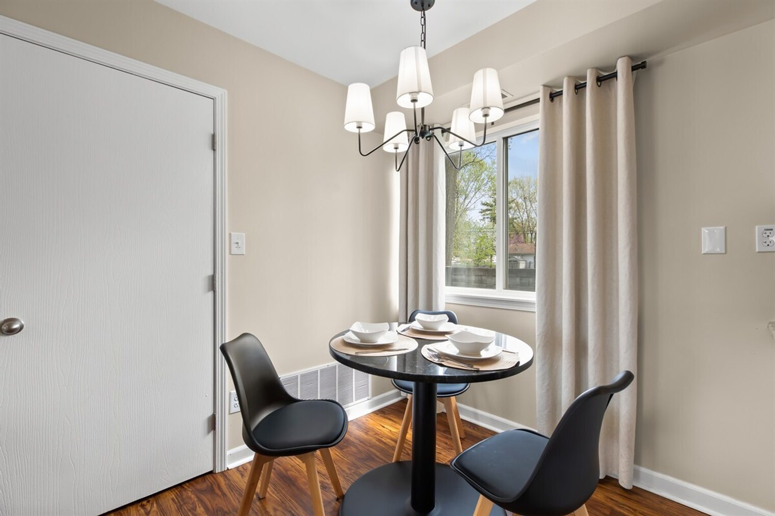 Building Photo - 18447 Sharon Ln