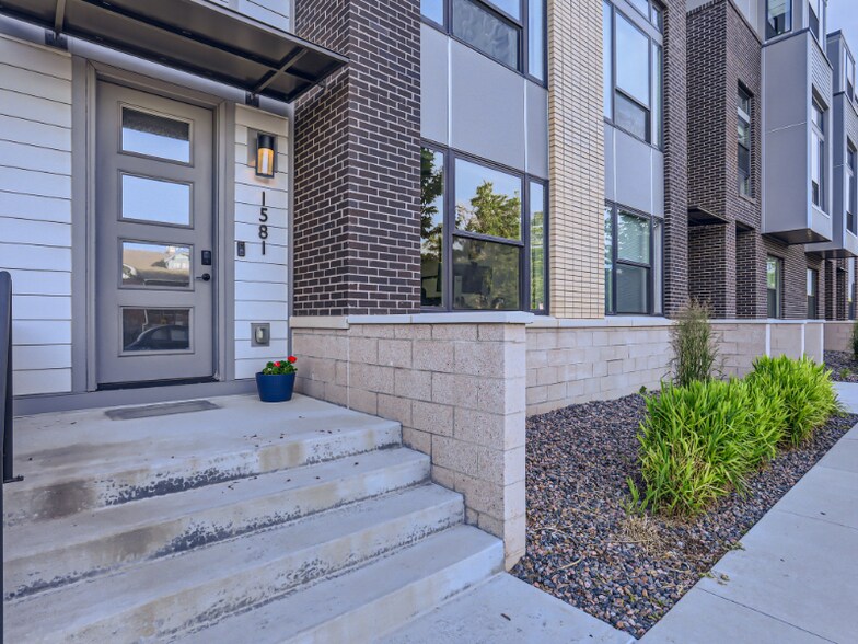 Building Photo - 1581 Perry St