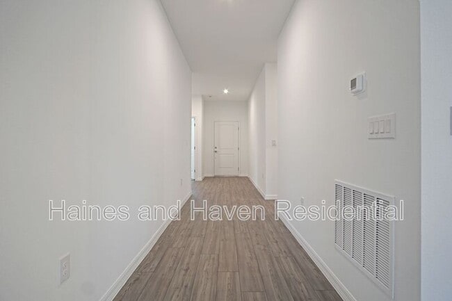 Building Photo - 1315 Normandy Dr