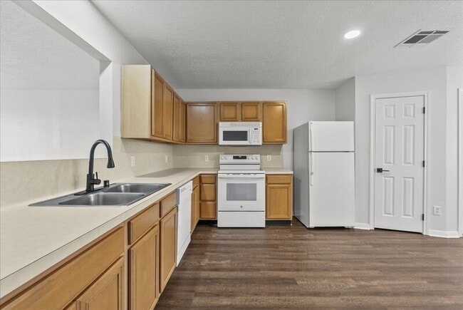 Building Photo - 2110 Roatan Calle