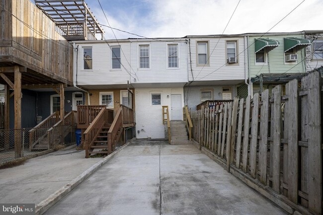 Building Photo - 328 S Macon St.