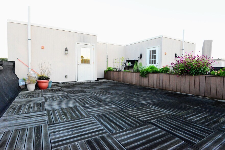 Rooftop Terrace - 100 Sheldrake Pl