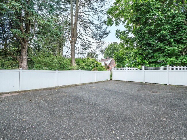 Building Photo - 29 Birch St