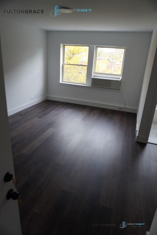 Building Photo - 0 bedroom in Chicago IL 60660