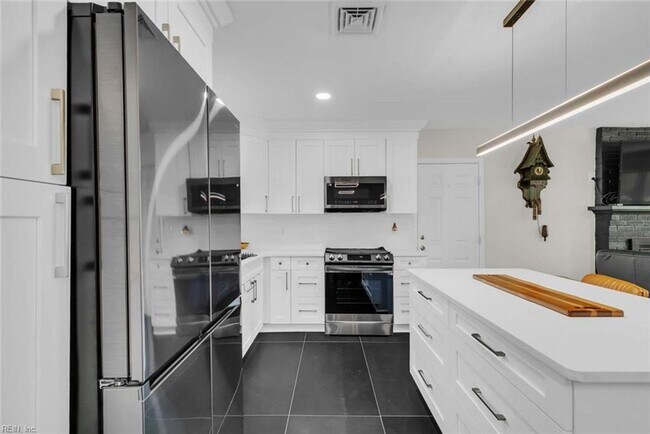 Building Photo - 13 Wendfield Cir