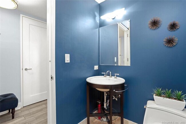 Building Photo - 1 Broad St