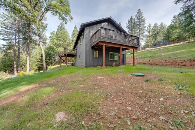 Building Photo - Updated Georgetown Home on 5 Acres with Huge Deck!