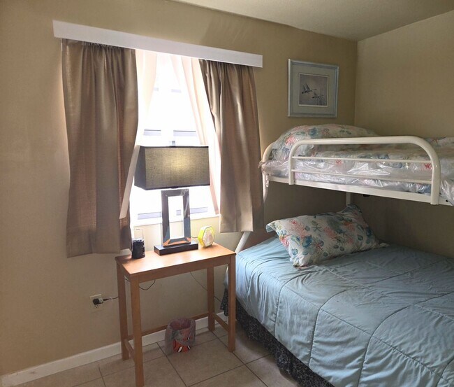 Building Photo - Fully furnished Lake View Condo in Gated Community