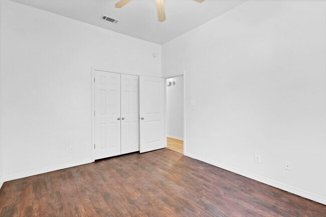 Building Photo - 4/2 in Stratford Glen Subdivision