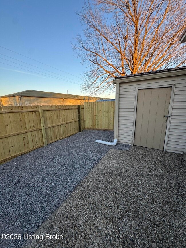 Building Photo - 6605 Vandre Ave