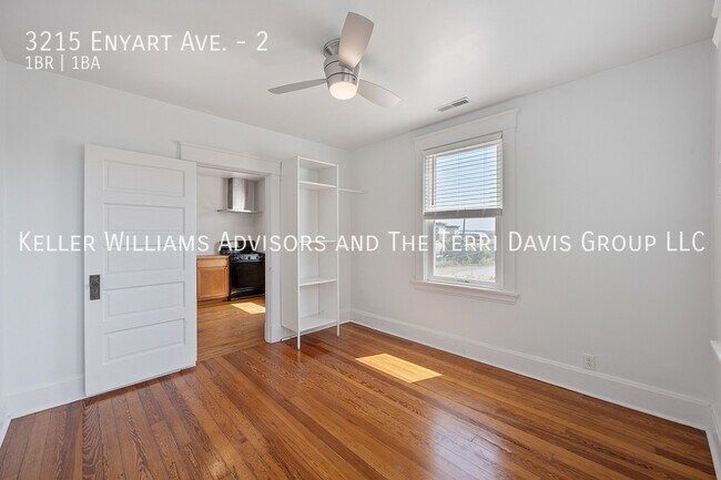 Building Photo - 3215 Enyart Ave