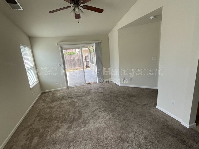 Building Photo - 2073 Solis St