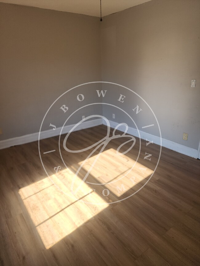 Building Photo - "Charming 4-Bedroom Home in South Toledo w...