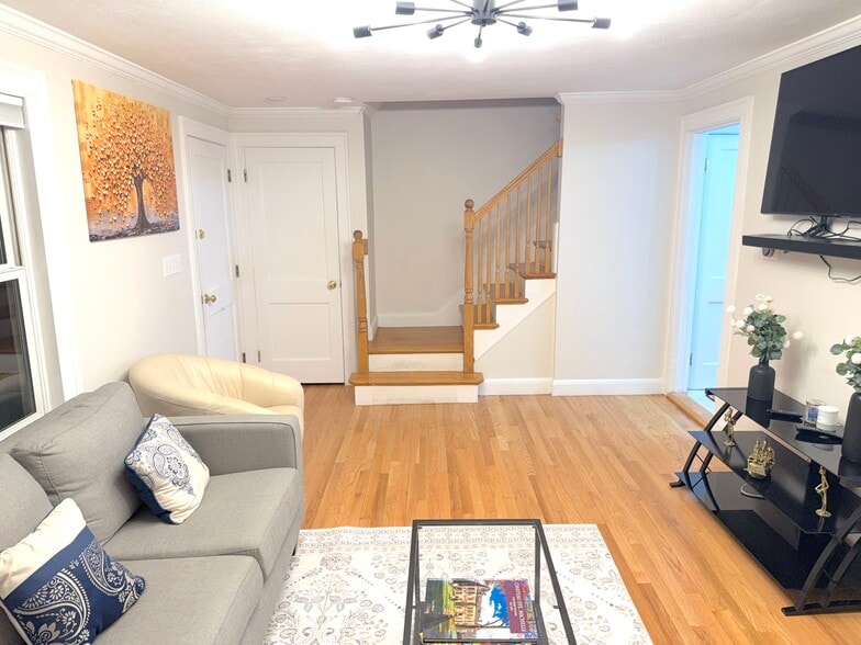 Building Photo - 64 Rowe St