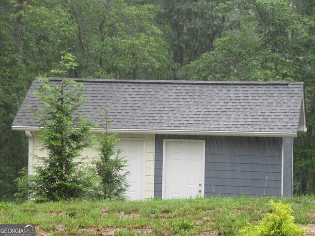 Building Photo - 745 Old Kerns Rd