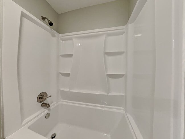 Building Photo - Charming 3-Bed, 2-Bath Home in Blue Springs with Garage