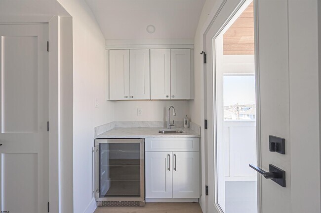 Building Photo - 26 S Rosborough Ave