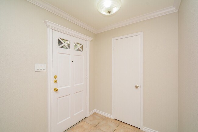 Building Photo - 13282 Trail Hollow Dr