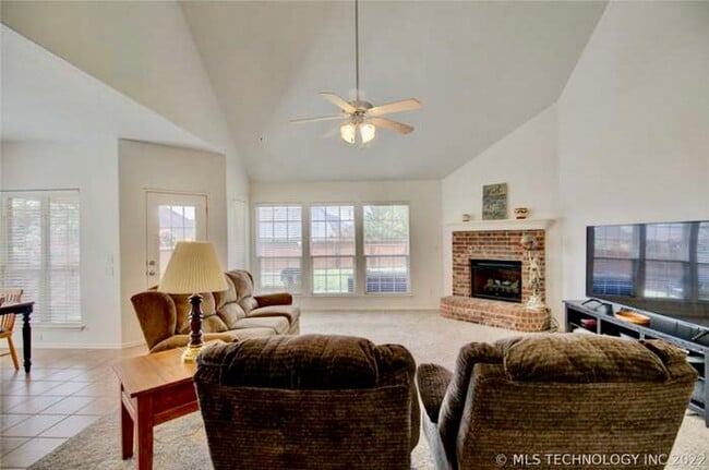 Building Photo - Large open 3 bed, 3 car Garage in The Highlands at Forest Ridge