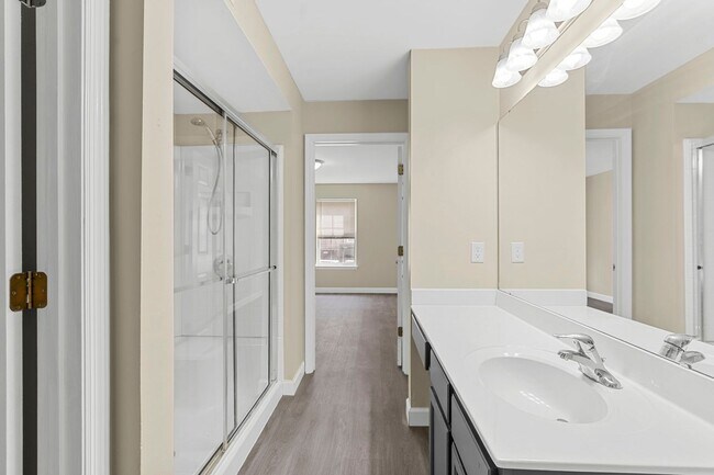 Building Photo - Spacious 2-Bed, 2-Bath Condo