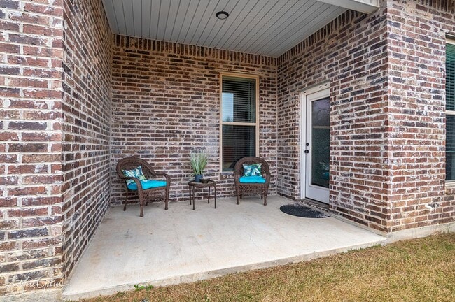 Building Photo - Fully Furnished: Lucien Fields South Shreveport