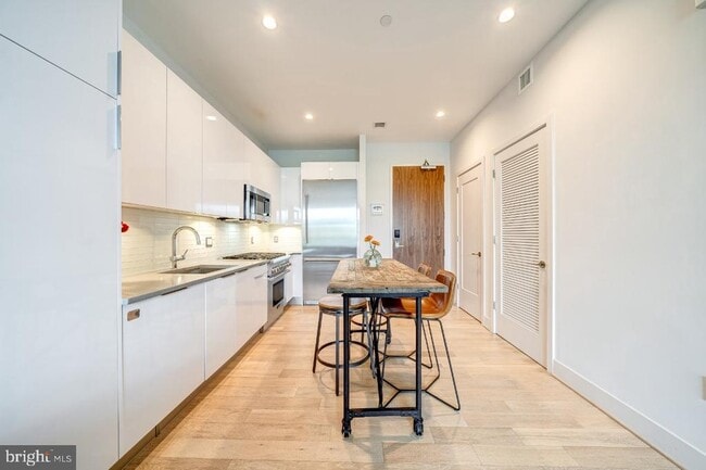 Building Photo - 45 Sutton Square SW