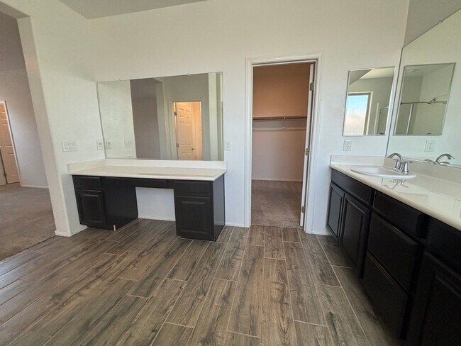 Building Photo - Charming 3-Bedroom Home with Spacious Back...