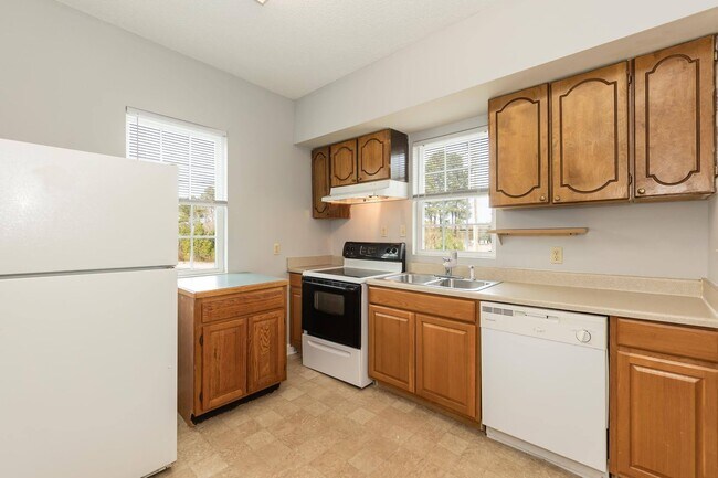 Building Photo - College Street