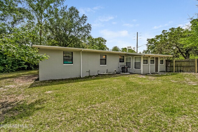 Building Photo - 6703 Cherbourg Ave N