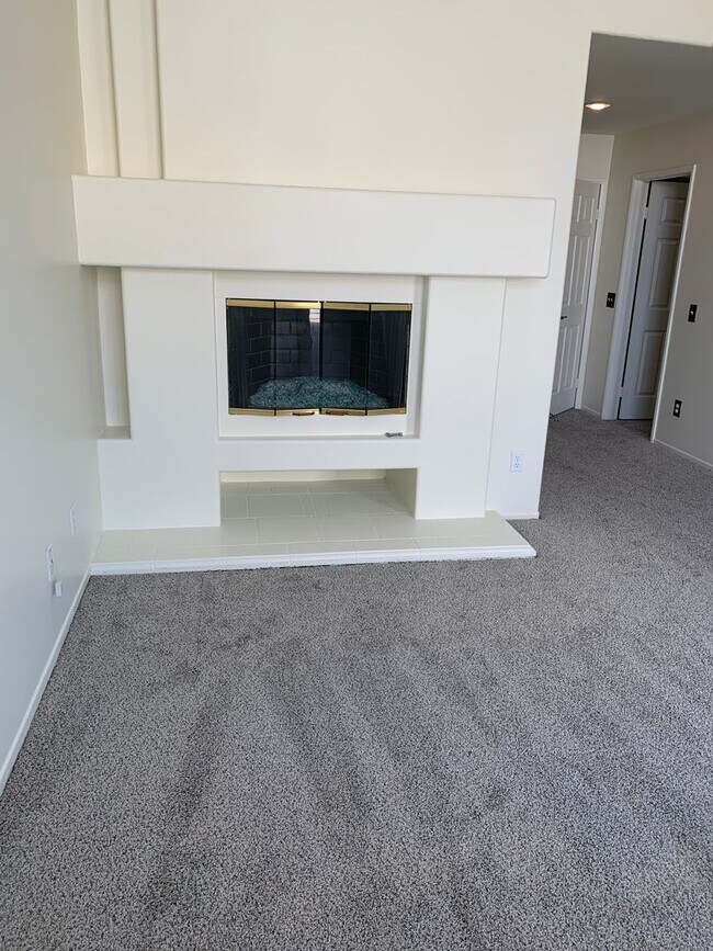 Building Photo - Remodeled 3 bedroom townhome in Aliso Viejo