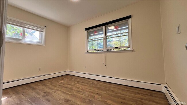 Building Photo - 43 Flagstone Ln