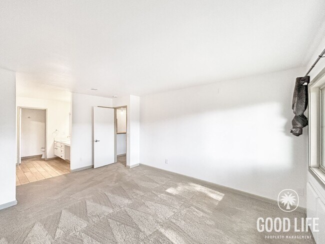 Building Photo - Spacious 2-Bed / 2-Bath Condo in Mission Ridge — Resort-Style Living in San Diego!