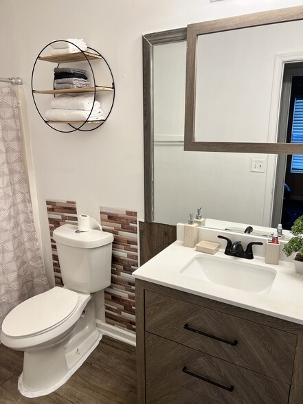 Building Photo - 5599 Windfall Ln