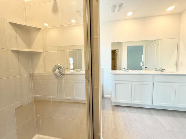 Building Photo - 113 Imola St