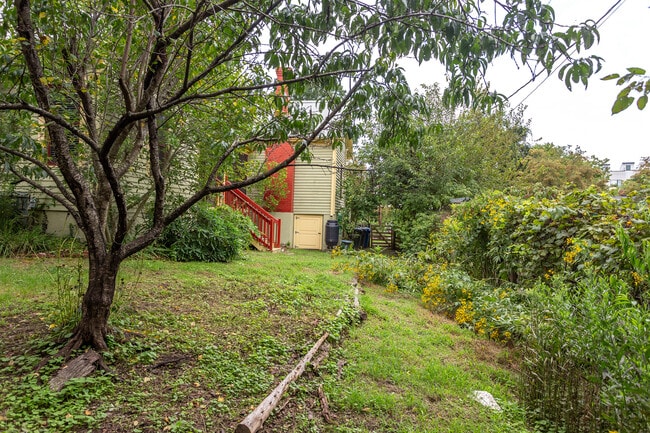 Building Photo - 510 Oakwood Ave