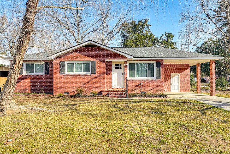 Building Photo - 7012 Terrace Dr