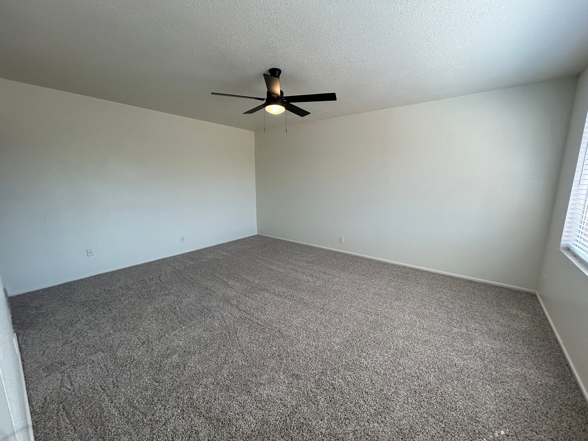 Building Photo - 7222 W Rose Ln