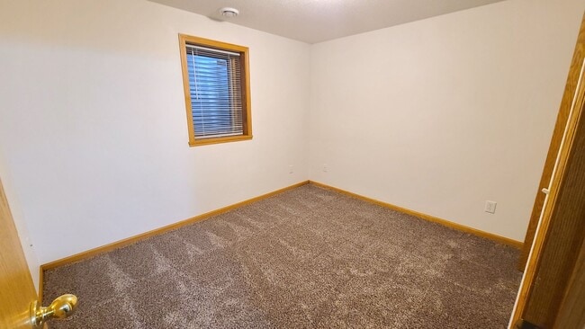 Building Photo - 5 Bedroom, 3 Bath - Triple Garage - Fenced yard Home