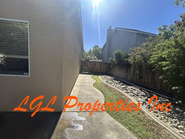 Building Photo - 4116 Woodwillow Ln