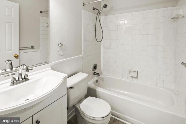 Building Photo - 7000 Ducketts Ln